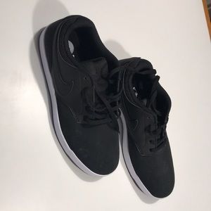 Nike Boys tennis shoes